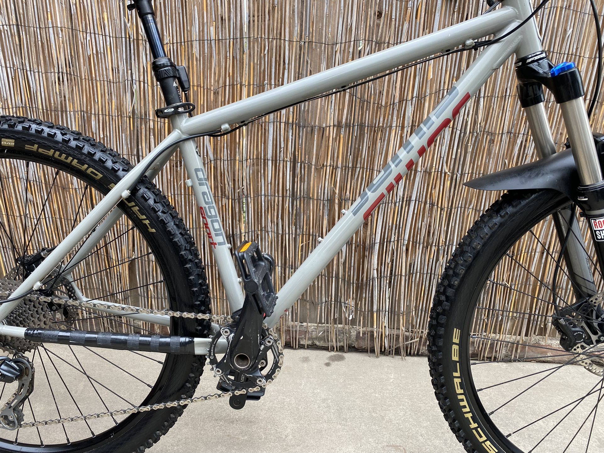 Medium Jamis Dragon Hardtail Mtn Bike 27.5” Wheels for Sale in Santa Ana, CA OfferUp