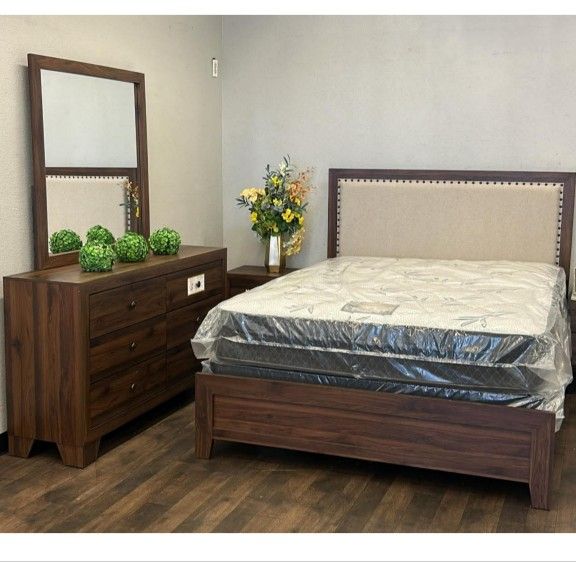 4 Piece Queen Size Bedroom Set ( Included Bed Frame  Dresser  Mirror Nightstand )
