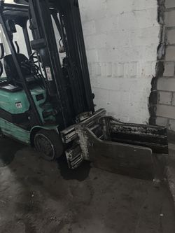 Forklift with clamps.