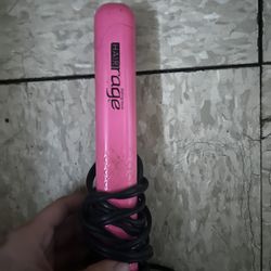 Ikonic pink Pro Straightener 