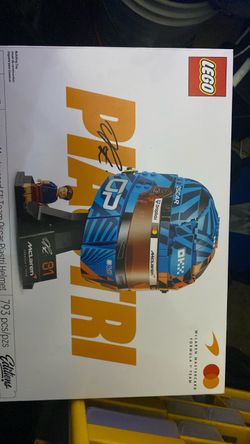 LEGO McLaren F1 Oscar Piastri Helmet Set