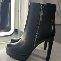 Black Guess Booties - SIZE 6.5