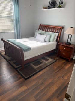 Bedroom Set - 3 Pieces Like New