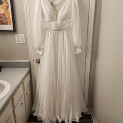 Brand New Wedding Dress & Flower Bouquet