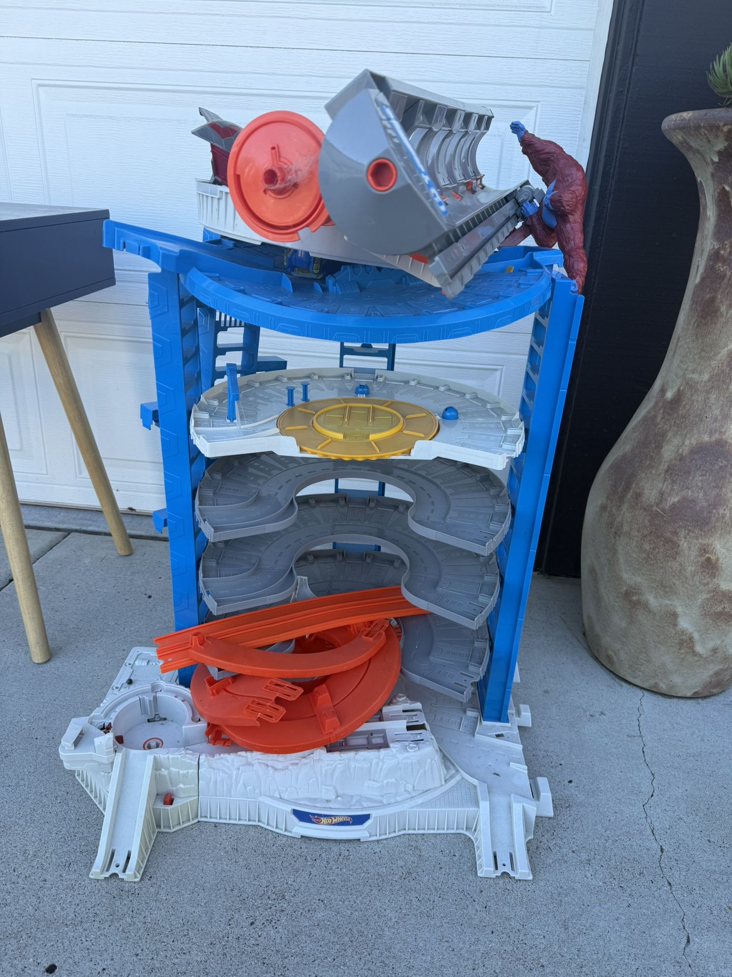 Hot Wheels Car Garage