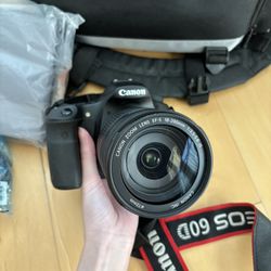 Canon EOS 60D + Carrying Case
