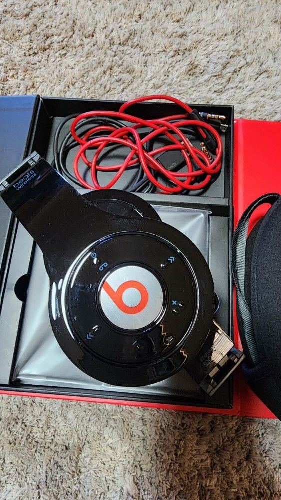 Wireless - Over The Ear Beats Headphones