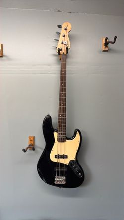 Squier Jazz Bass Black