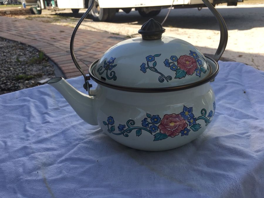 Beautiful Normandy Tea Pot nice shape