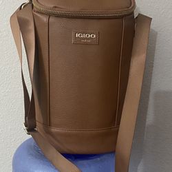 Igloo Luxe Collection insulated beverage tote cooler bag made of vegan leather. 