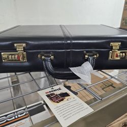 NEW BLACK  LEATHER BREIFCASE 