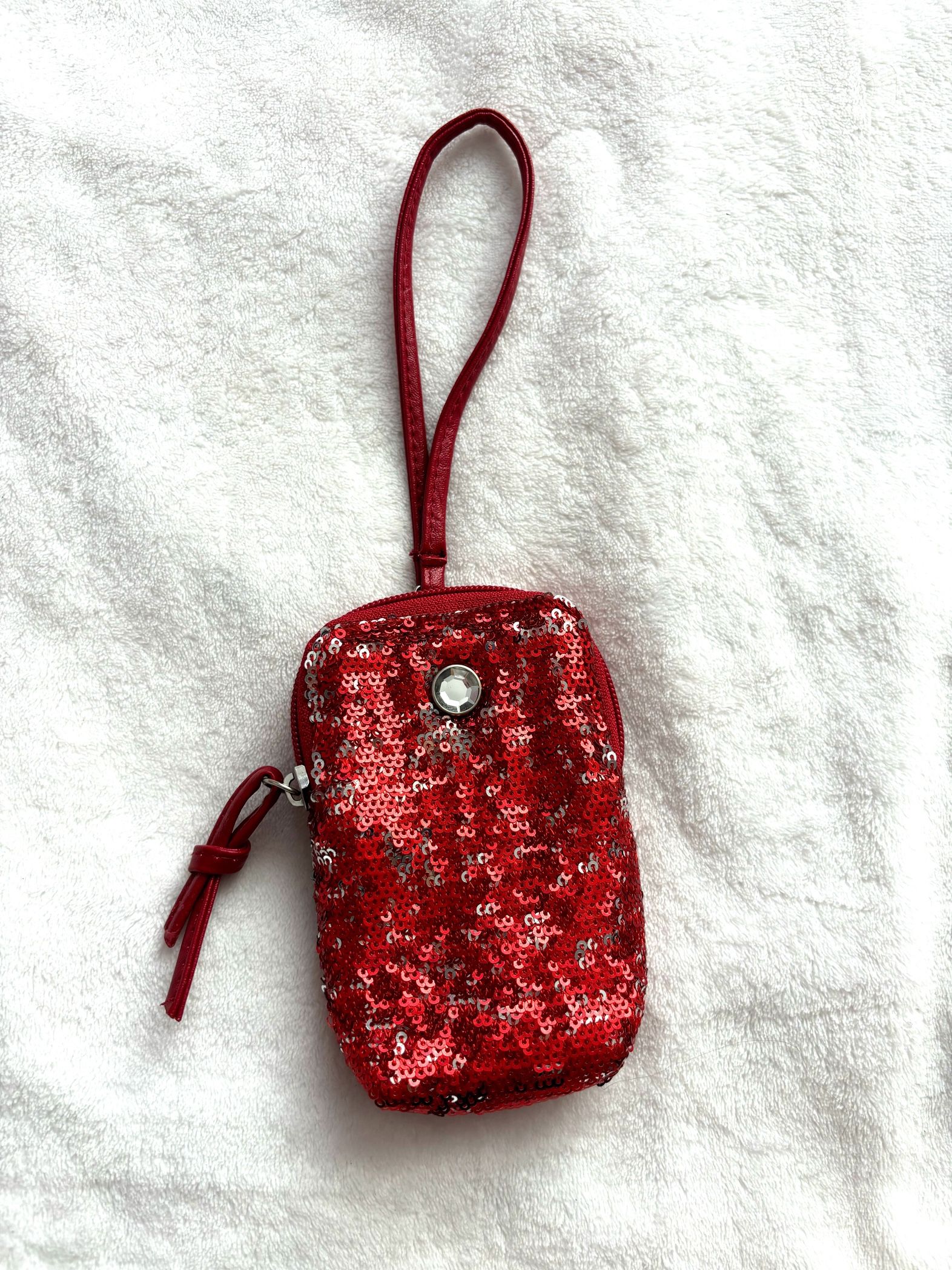 ✨ NEW Y2K 2000’s BONGO RED SEQUIN WRISTLET SPARKLY MINI BAG ✨
