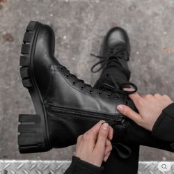 **Botas Negras (NUEVAS) Thursday Boot Co. "Coda" (Talla 8) + Kit de limpieza**  