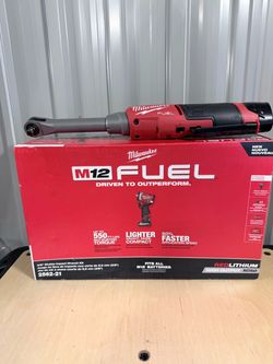 Milwaukee M12 impact + ratchet tool kit