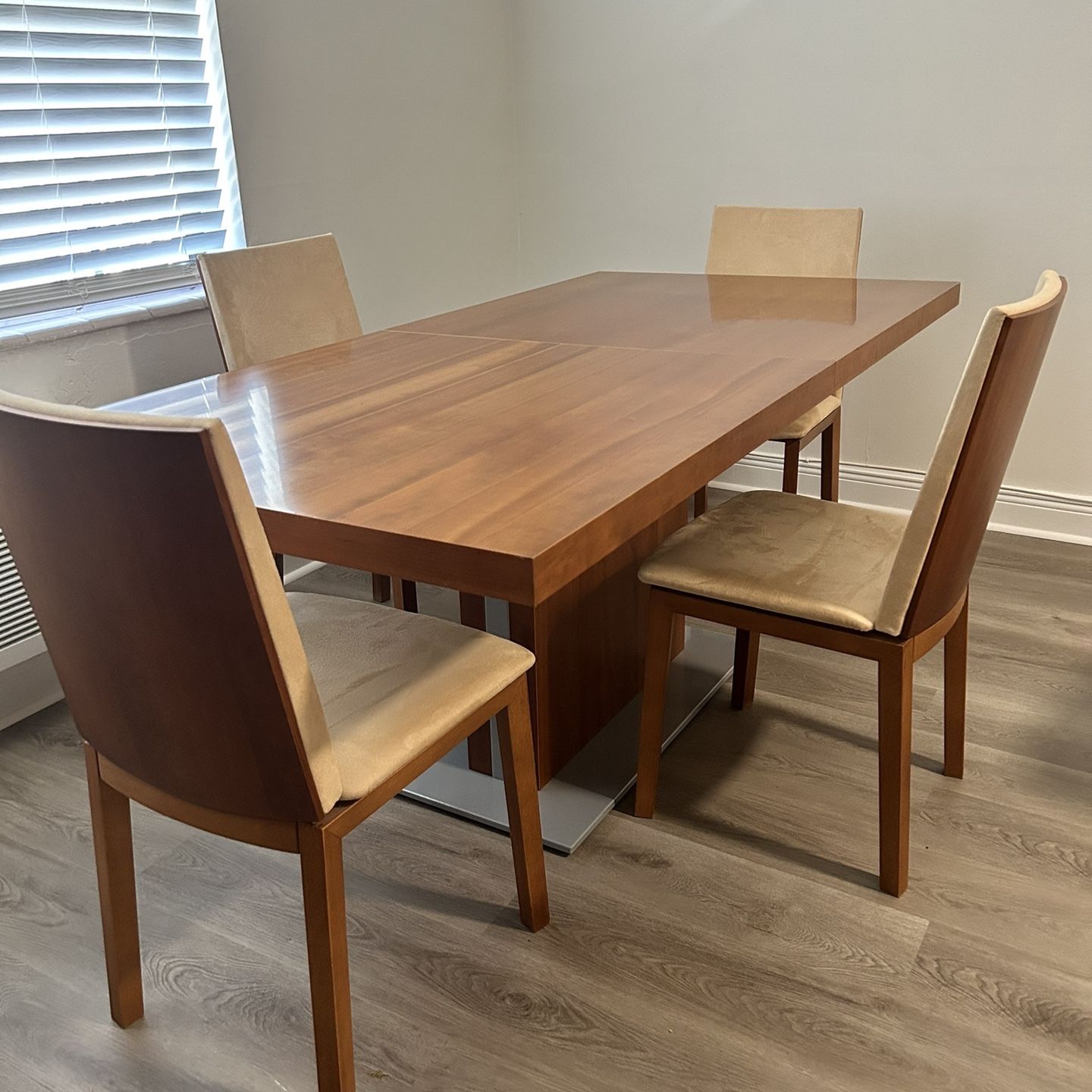 BoConcept Occa Expandable Dinning Room Set for Sale in Miami, FL