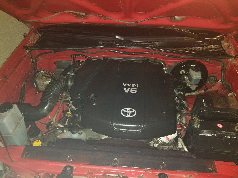 Toyota Tacoma Prerunner 2008 titulo limpio con 111millas en buenas condiciones precio 13.000 mi nombre es Carlos {contact info removed}