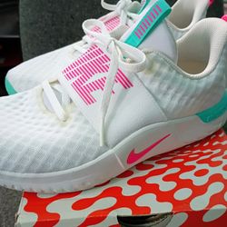 Women's Nike Sneakers Size 7 