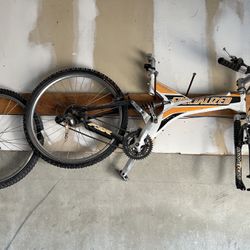 Specialized mountain bike rockhopper