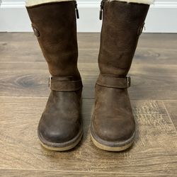 UGG Kensington Kids Boots ( Size: 11 Kids)