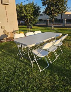 Tables & Chairs 🪑