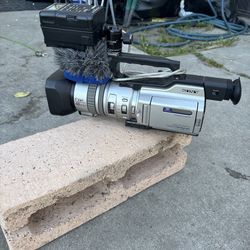 Sony vx2000 with a memory recording unit.