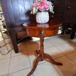 Wood Pedestal Side Table 
