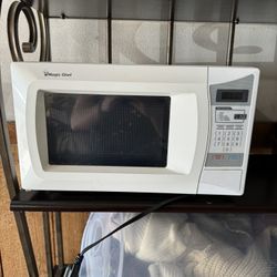 Magic Chef - Microwave