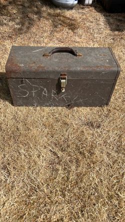 Metal tool box