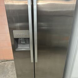 33” Wide Stainless Side By Side Refrigerator 