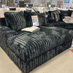 Black Sofa 🖤✨ $1,299