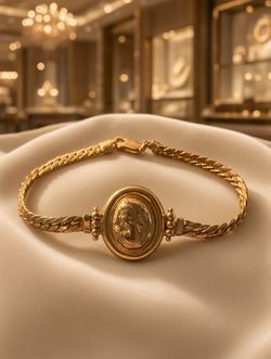 Vintage Italian 18k Gold Etruscan lady Cameo Bracelet