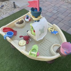 Little Tikes Anchors Away Pirate Ship