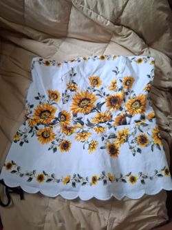 Women's clothes white house black market