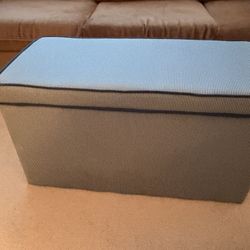 Rectangular storage ottoman.. like new