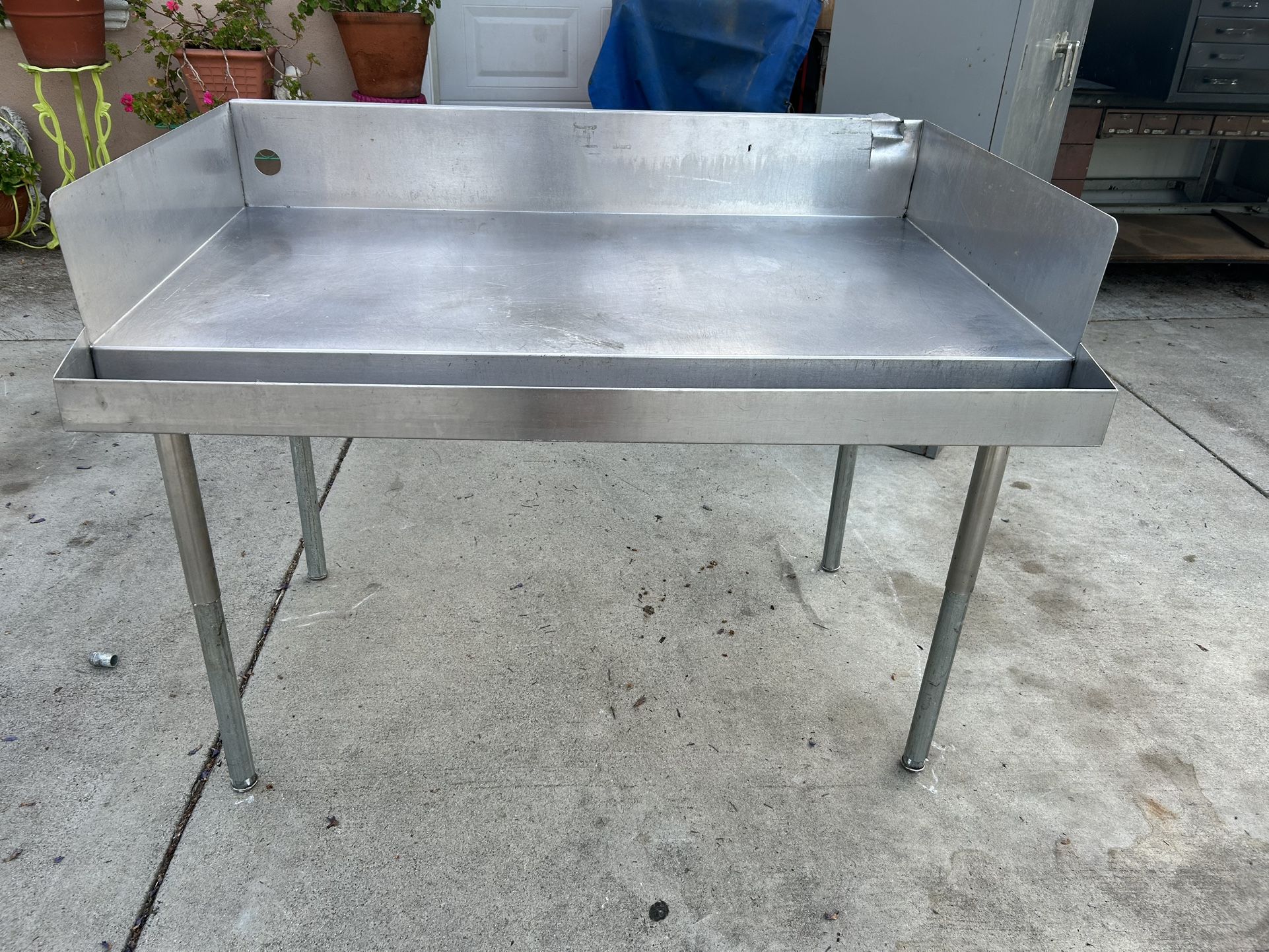 Table Stainless Steel Dim 48”x31”x30”—-37” With The Side