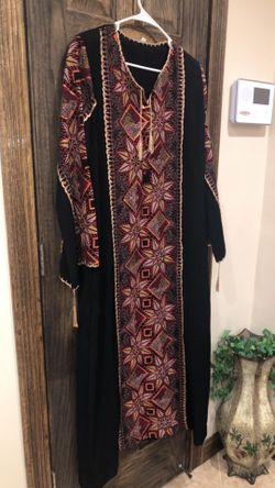 Abaya Black with Red Sequins Size 1 Usually fits Sizes Large XLarge Middle Eastern Thobe Abaya kaftan