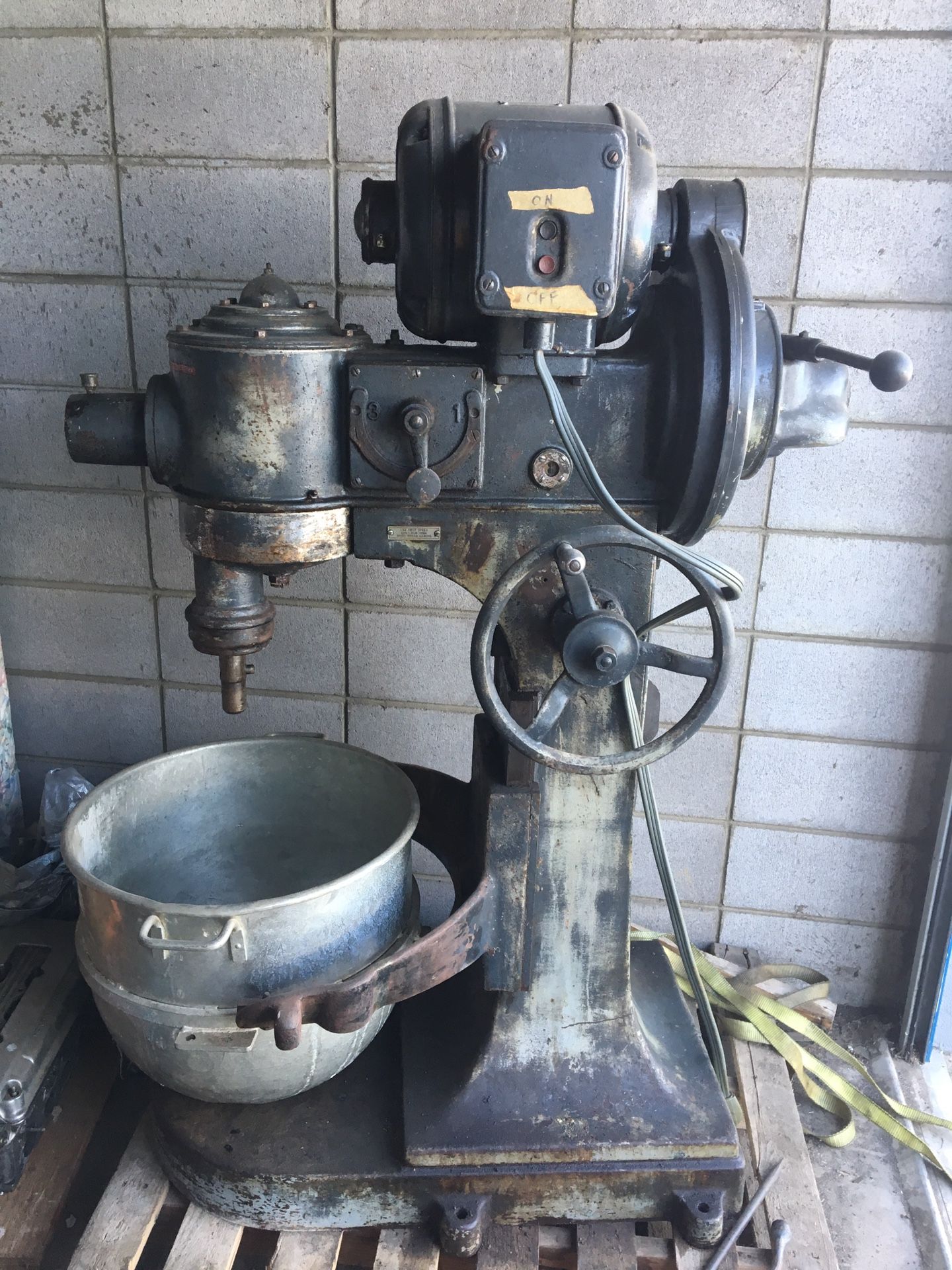 Hobart 80 Quart T-801 220 volt Mixer