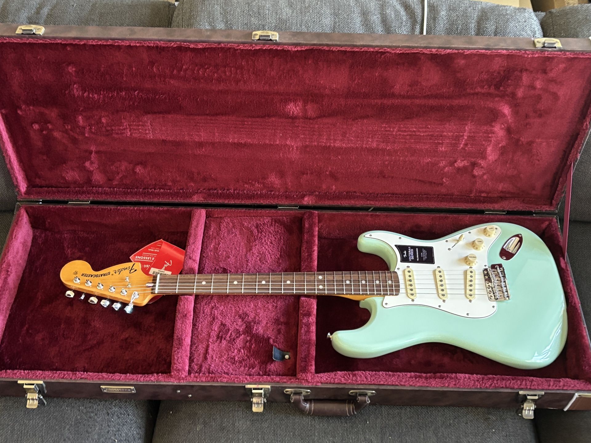 New Fender Vintera II '70s Stratocaster with high end hard case