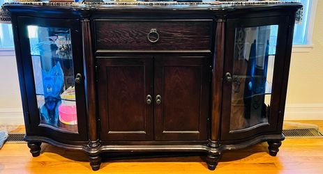 Entertainment chest/armoire