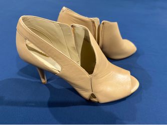 Nine West Nude Peep Toe Heels / Booties – Size 7.5