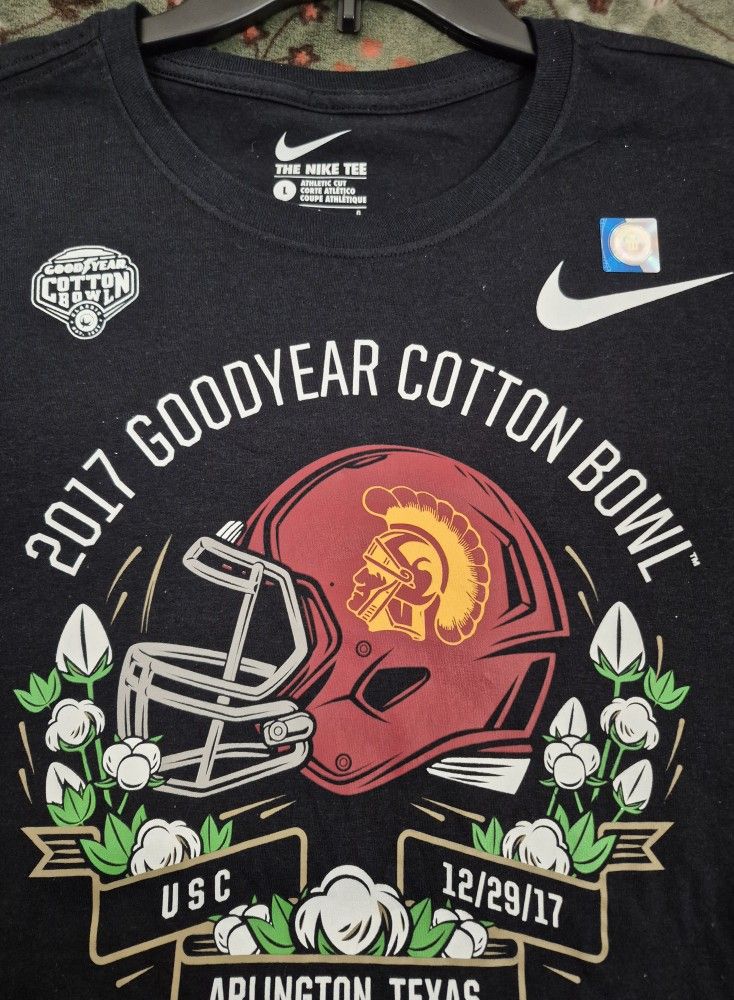New USC T-Shirt Large