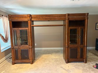 Entertainment center