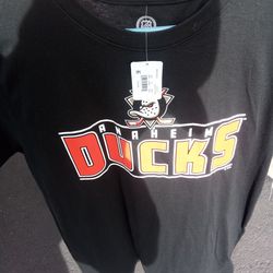 Anaheim Ducks mens medium T shirt