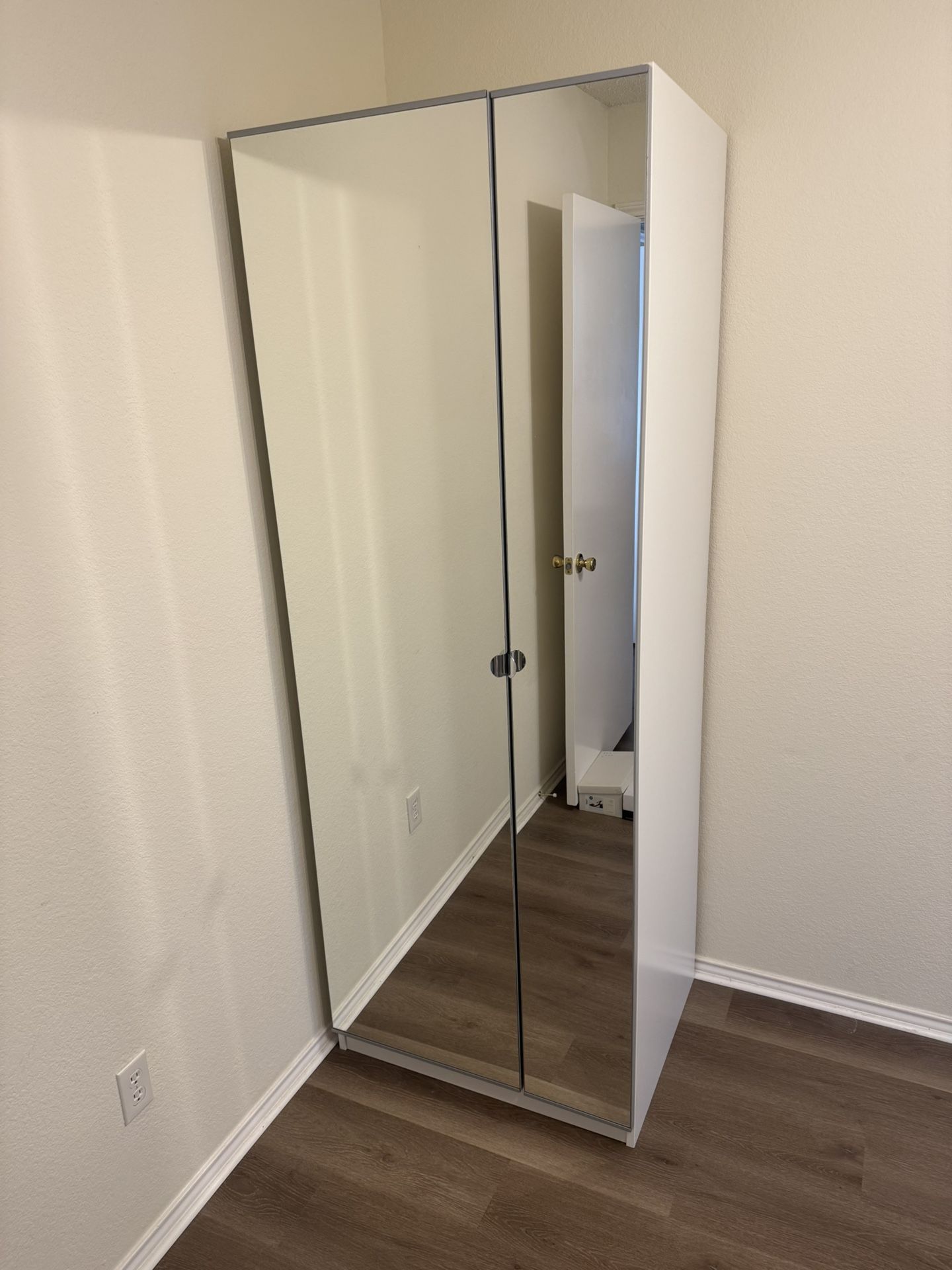 Armoire