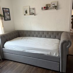 Day bed trundle bed and pull out bed twin size 