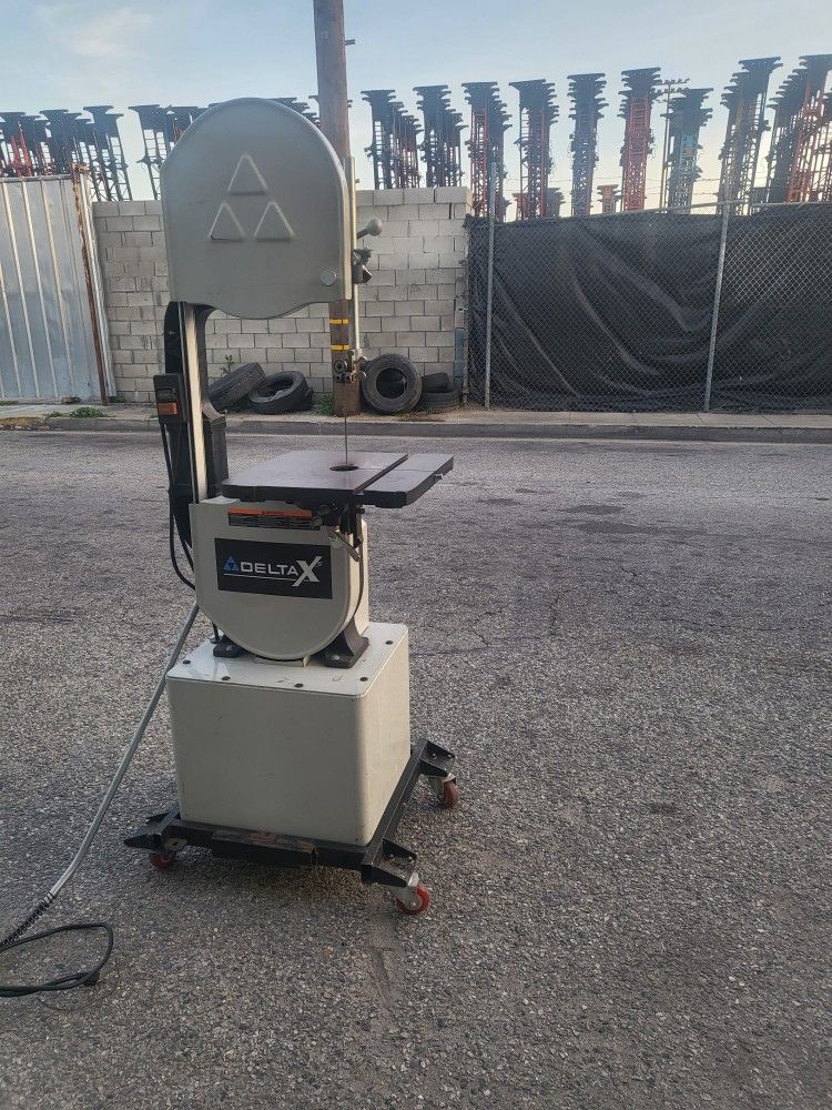 Delta 14" Band Saw X5 With 6" Riser Block Kit, Mobile Base, Enclosed Stand Bandsaw. Quick-Release Tension Lever. Single speed wood cutting only