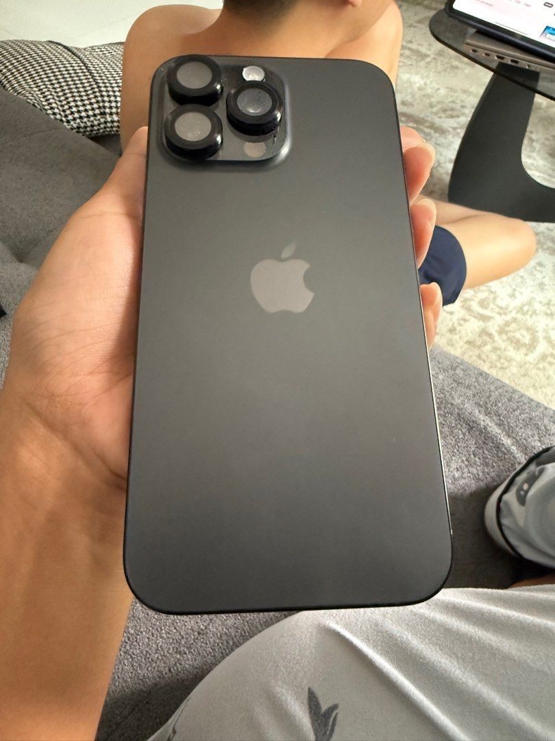 - iPhone 16 Pro Max
