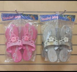Women's Slippers / Slip ons - $5 = 1 pair ( NEW ) size 7. 8. 9. Silver. Pink