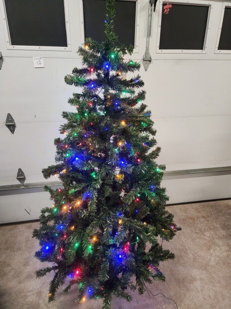 *** BRAND NEW CHRISTMAS TREES ***