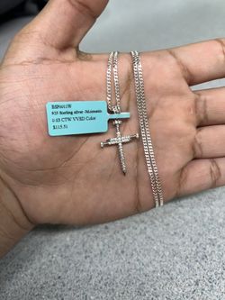 S925 Cross Pendant With Moissanite